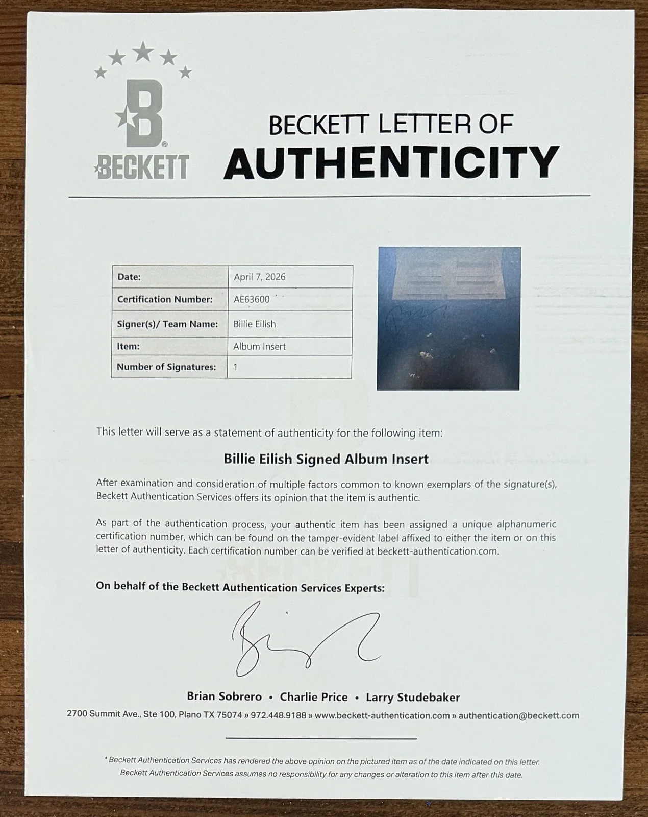 Billie Eilish — BILLIE EILISH HIT ME HARD & SOFT VINYL & SIGNED COVER PHOTO BECKETT BAS COA AUTO, изображение 3