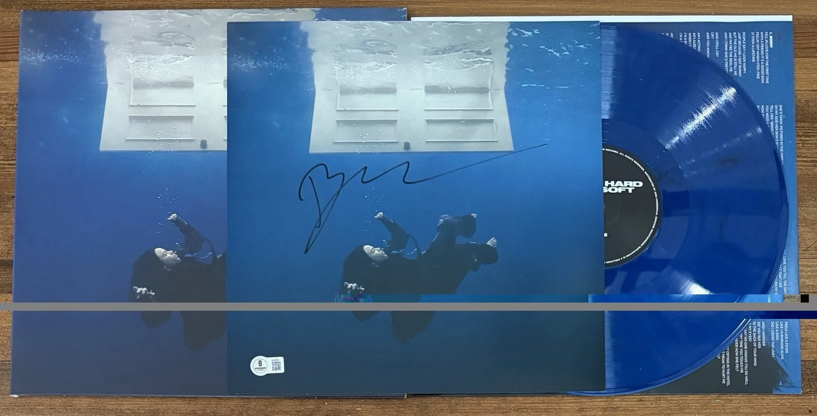 Billie Eilish — BILLIE EILISH HIT ME HARD & SOFT VINYL & SIGNED COVER PHOTO BECKETT BAS COA AUTO, изображение 4