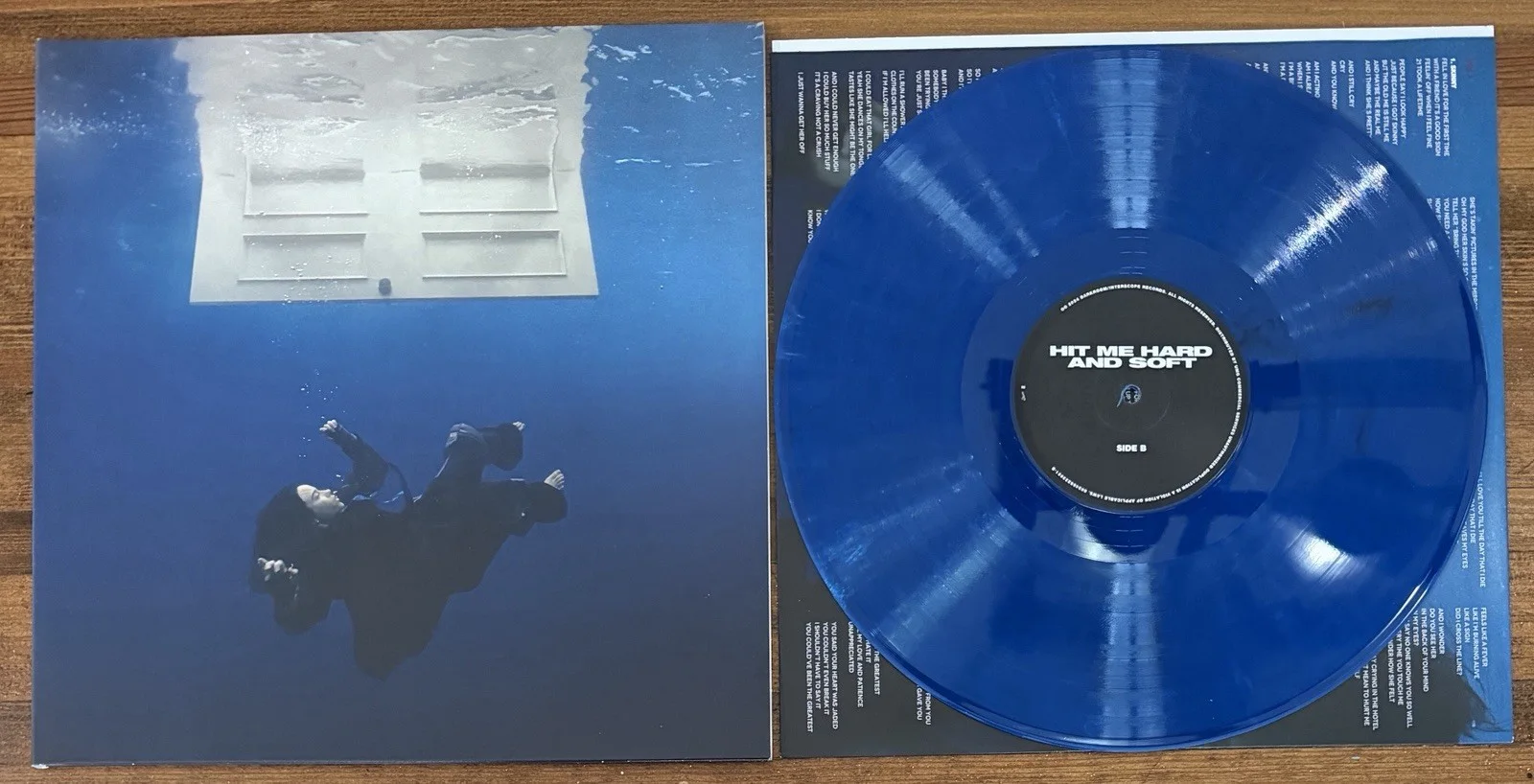 Billie Eilish — BILLIE EILISH HIT ME HARD & SOFT VINYL & SIGNED COVER PHOTO BECKETT BAS COA AUTO, изображение 5