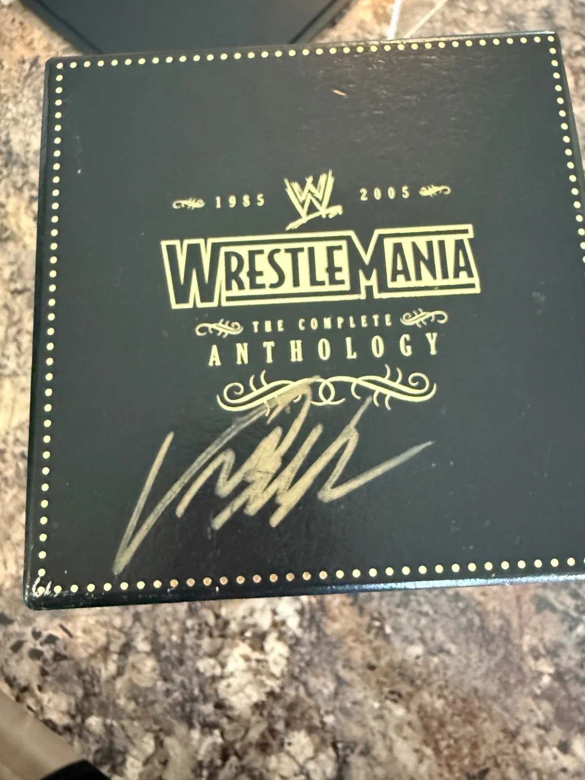 Vince McMahon — Sealed WWE WrestleMania Anthology Boxset #174/1000 Vince McMahon Signed w/Case, изображение 3