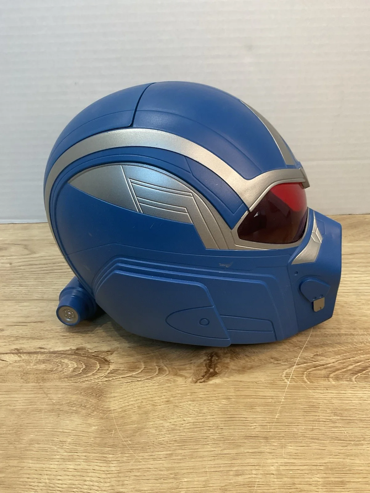 Captain America: Brave New World Helmet Popcorn Bucket, изображение 2