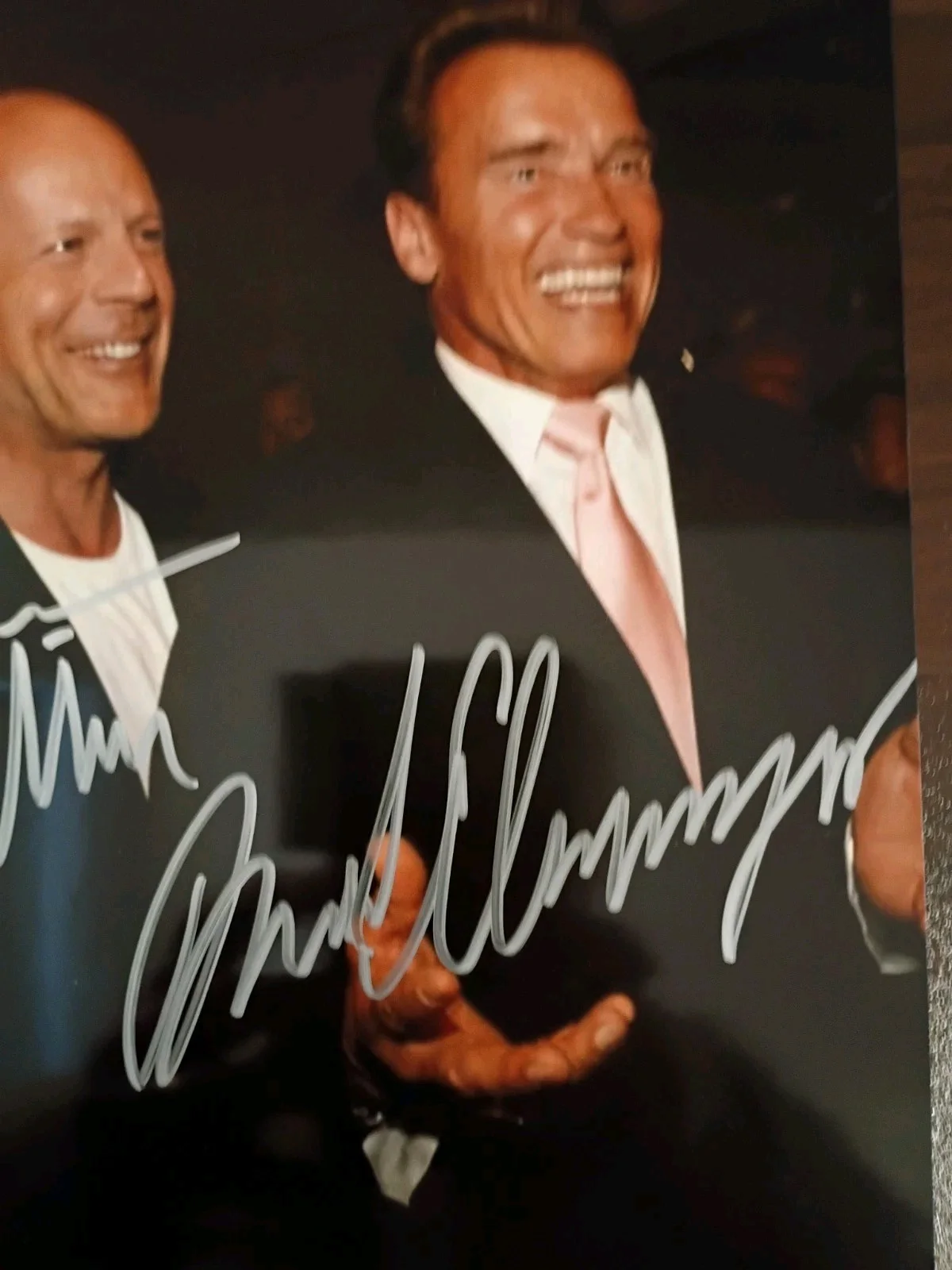 Bruce Willis / Arnold Schwarzenegger — Bruce Willis / Arnold Schwarzenegger Signed 8x10 COA, image 3