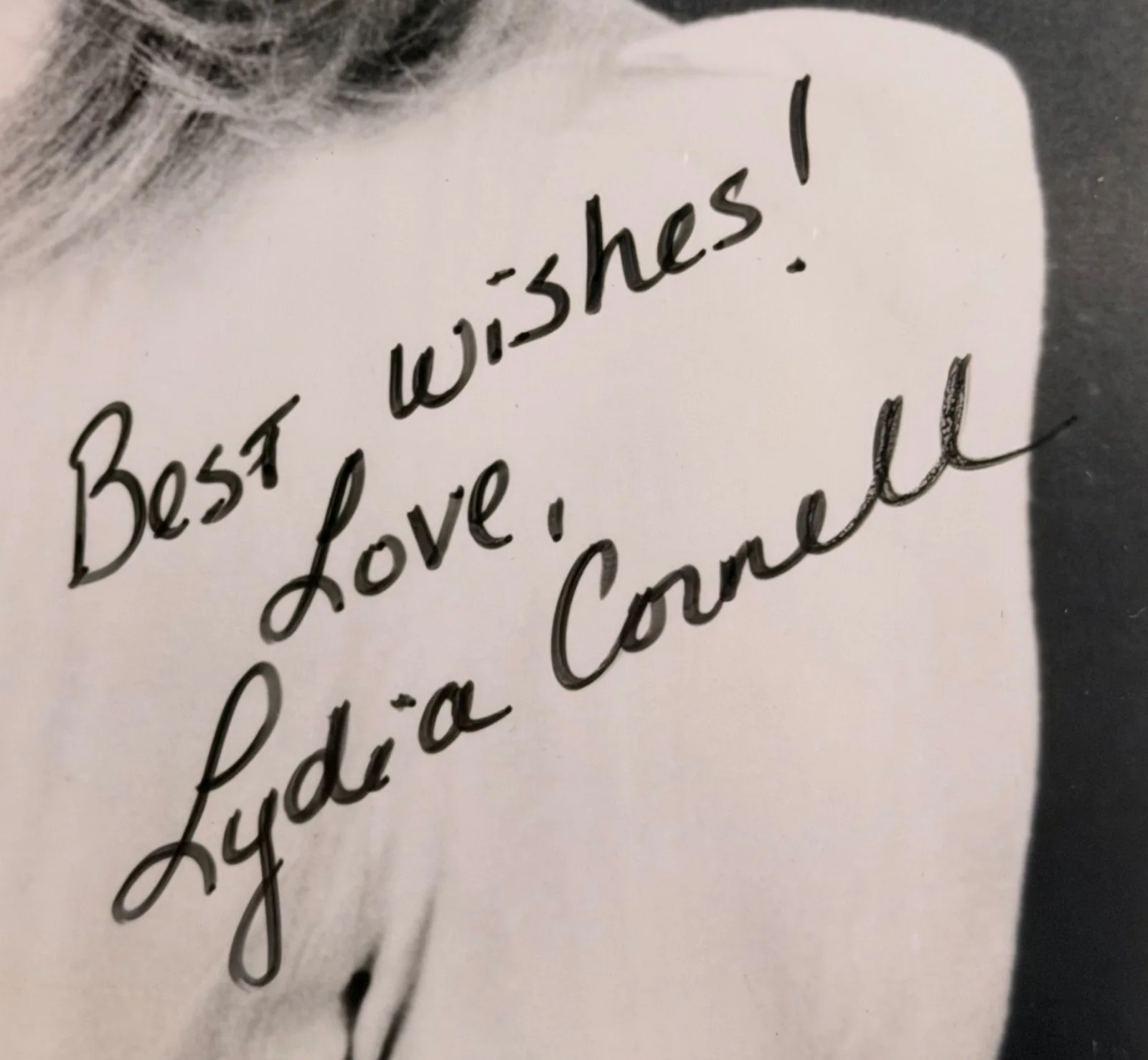Lydia Cornell — Lydia Cornell Signed 8x10 Photo w/ COA – Too Close for Comfort, изображение 2