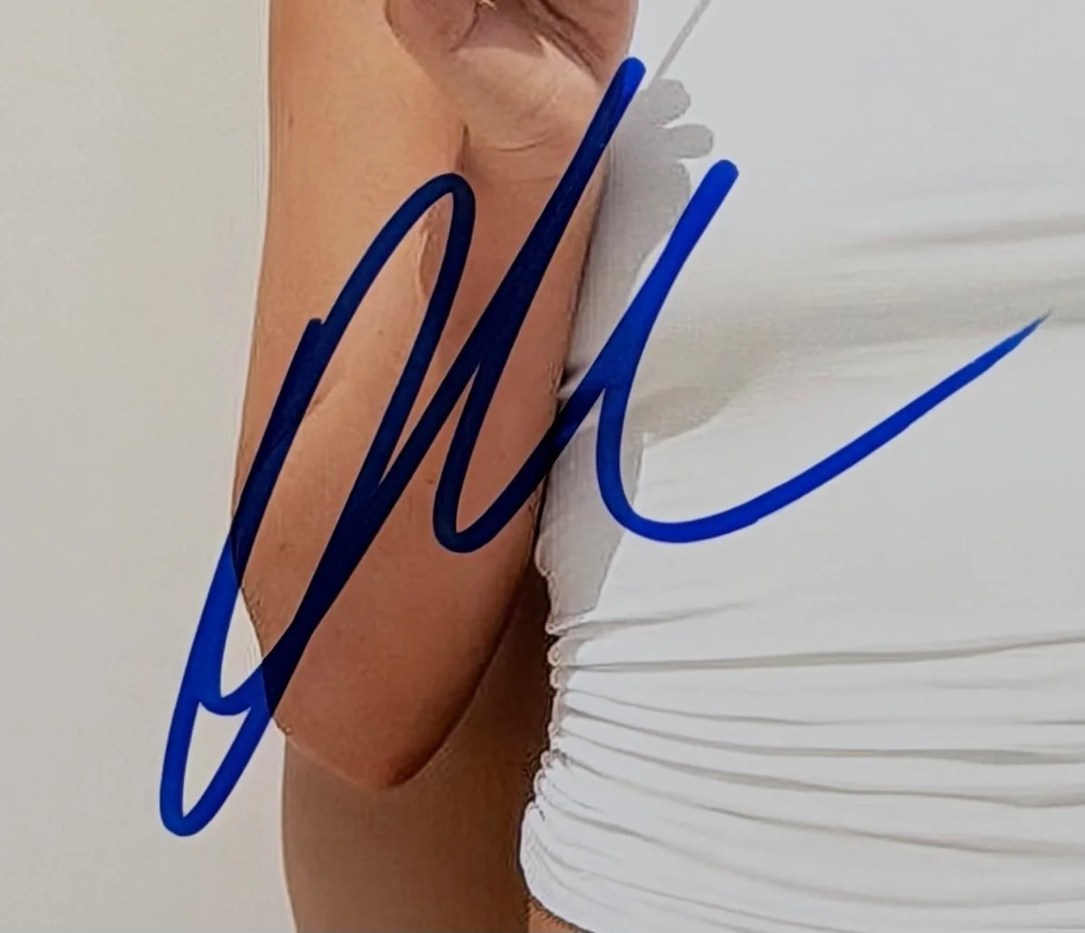 Olivia Munn — Olivia Munn Signed 8x10 Photo w/ COA – G4 & X-Men Star, изображение 2