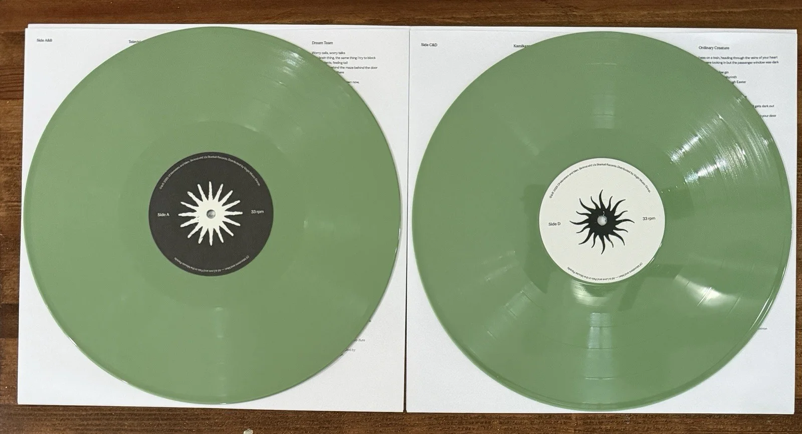 BAND SIGNED Of Monsters And Men All Love GREEN VINYL 2LP COVER BECKETT BAS COA, изображение 2
