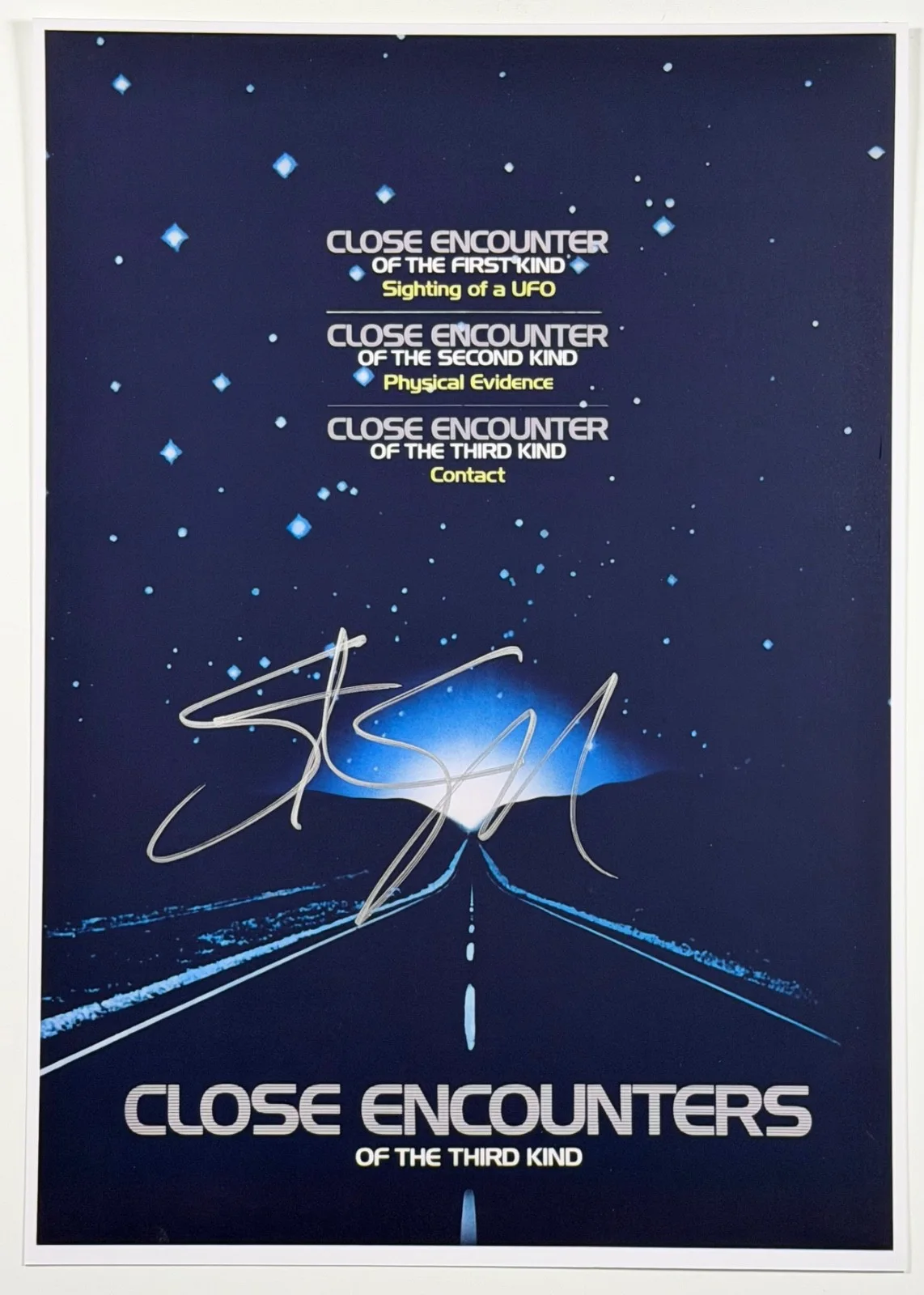 Steven Spielberg — Steven Spielberg Signed 8.5x11 Close Encounters Photo w/ COA