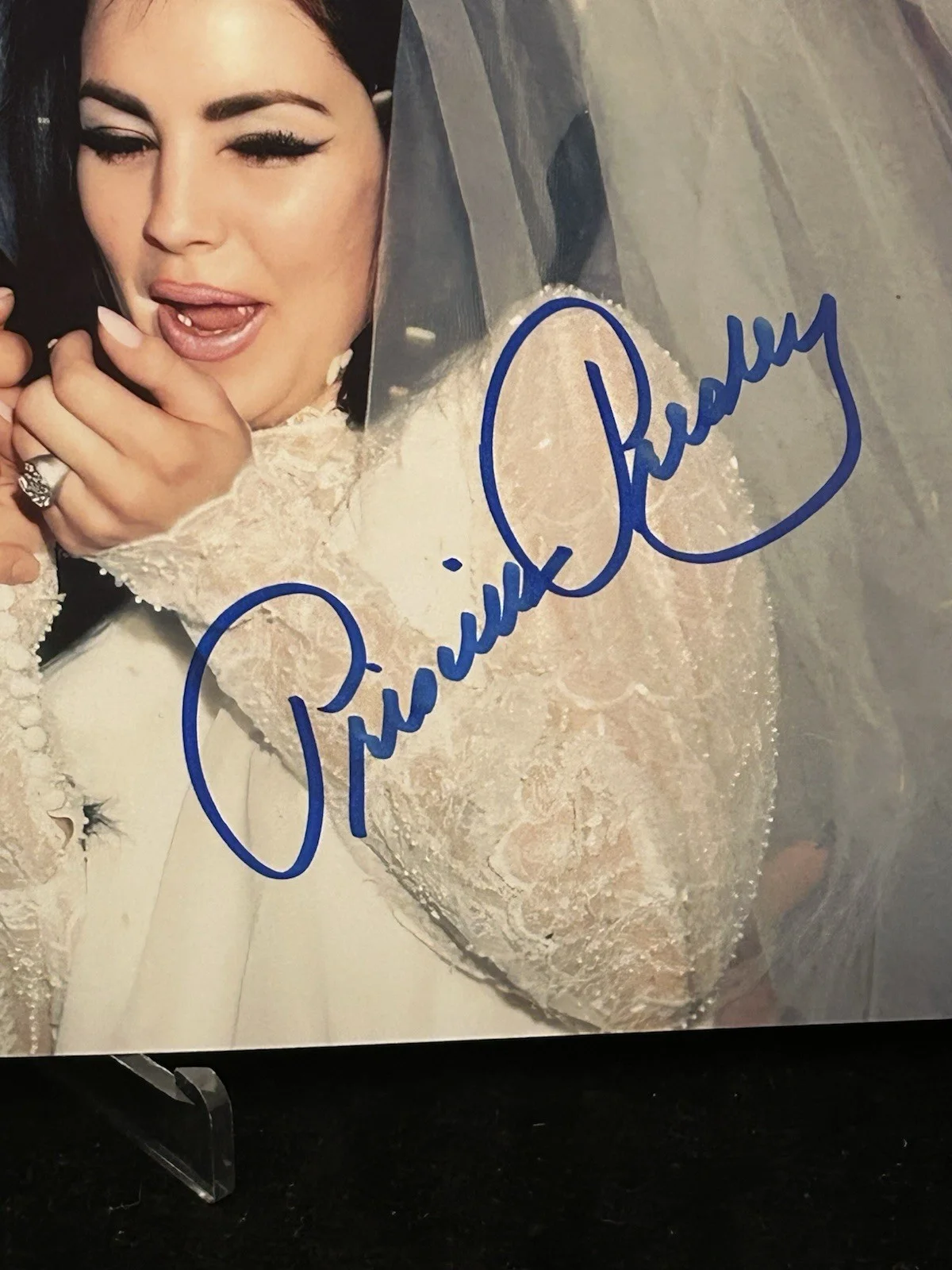 PRISCILLA PRESLEY SIGNED 8x10 PHOTO ELVIS PRESLEY WIFE AUTOGRAPH JSA COA, image 2