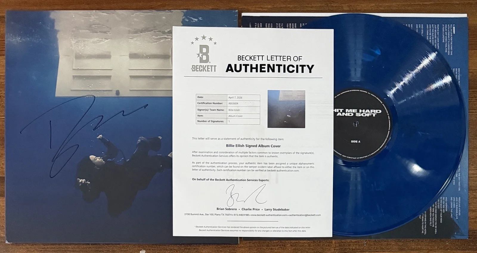 Billie Eilish — BILLIE EILISH HIT ME HARD AND SOFT SIGNED VINYL COVER AUTOGRAPH BECKETT BAS COA, изображение 2