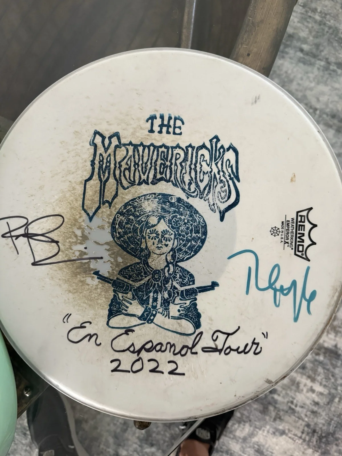 Raul Malo Signed Guitar And Mavericks Band Signed Drum Head, изображение 3