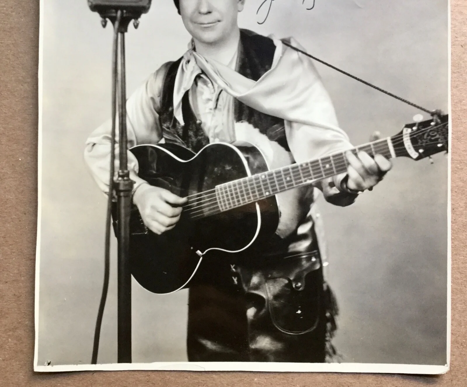 Johnny Marvin — Very rare autograph - signed photo of JOHNNY MARVIN (1897-1944) Ukulele music, изображение 3