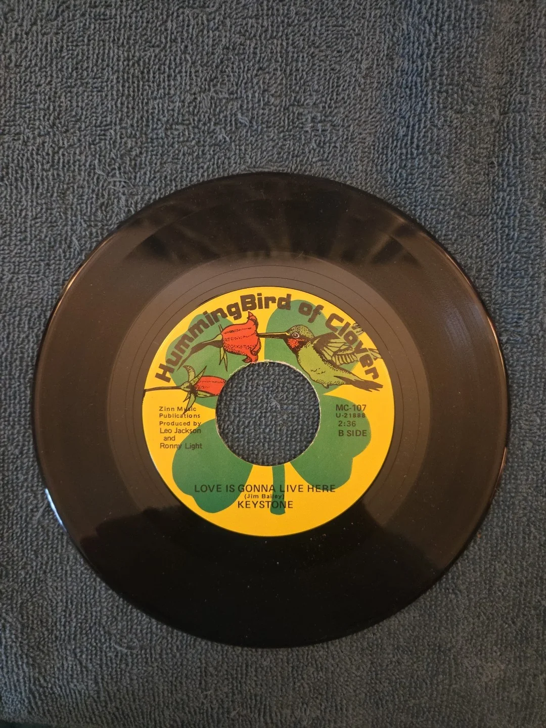 Jim Bailey — Vinyl 45 "Love Is Gonna Live Here" By Keystone Signed By Jim Bailey & Others, image 2