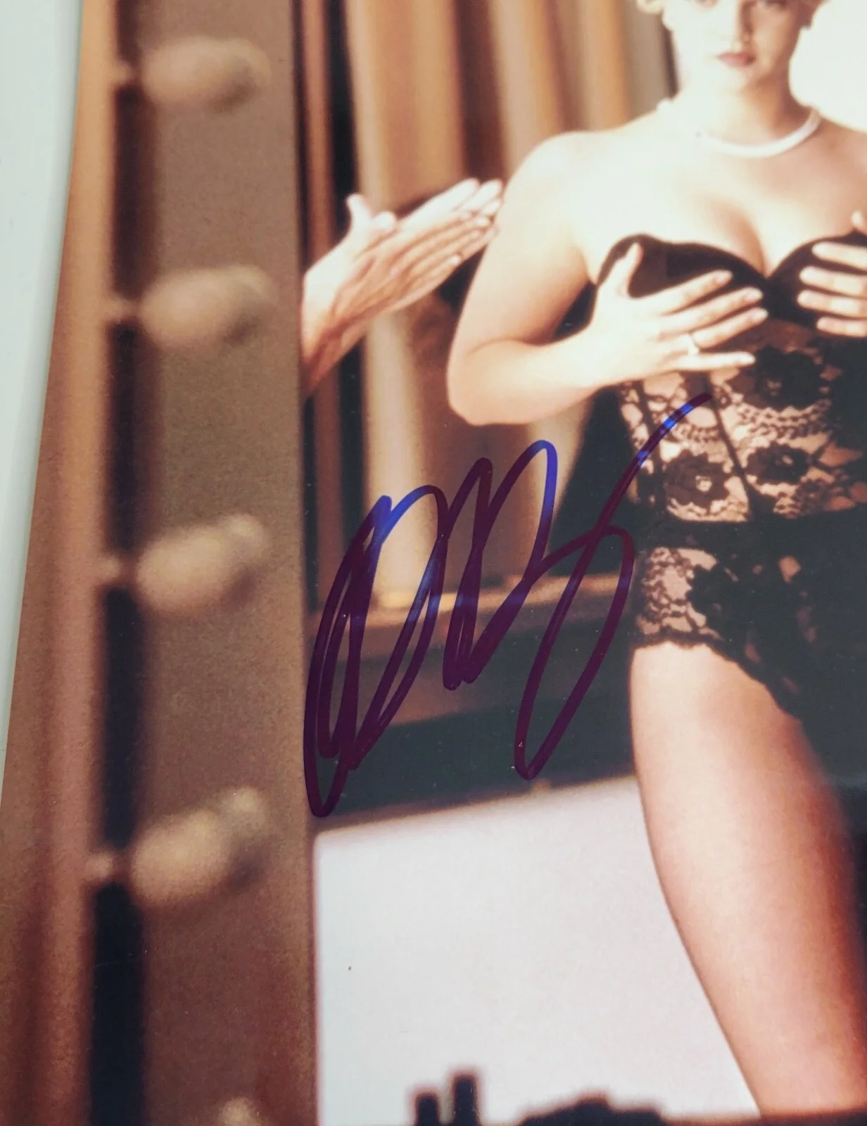 Drew Barrymore — DREW BARRYMORE Signed Photo Actress and Talk Show Host 8x10 Autographed Photo, изображение 2