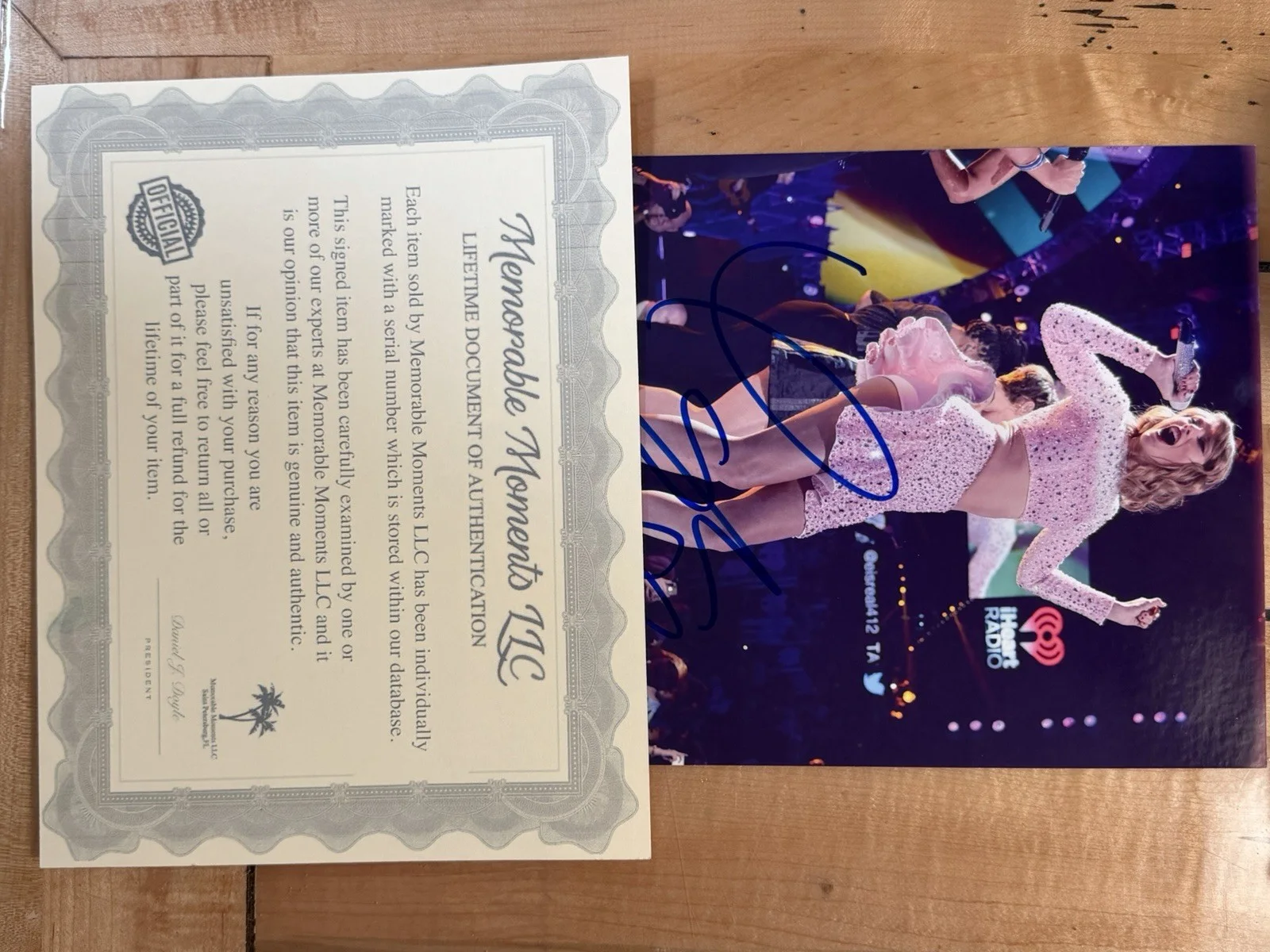 Taylor Swift Signed 8X10 Photo, image 3