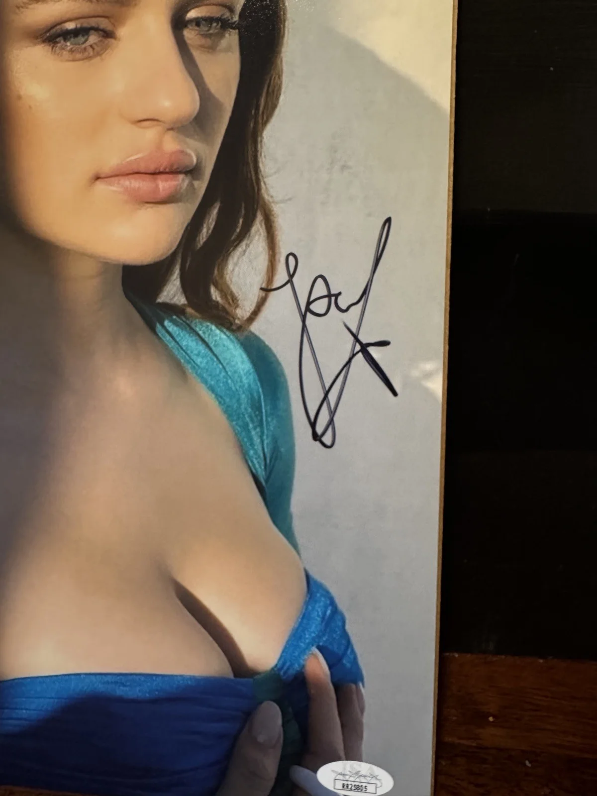 Joey King — Joey King Signed 11x14 Bullet Train Prince Photo JSA COA Autograph, изображение 2