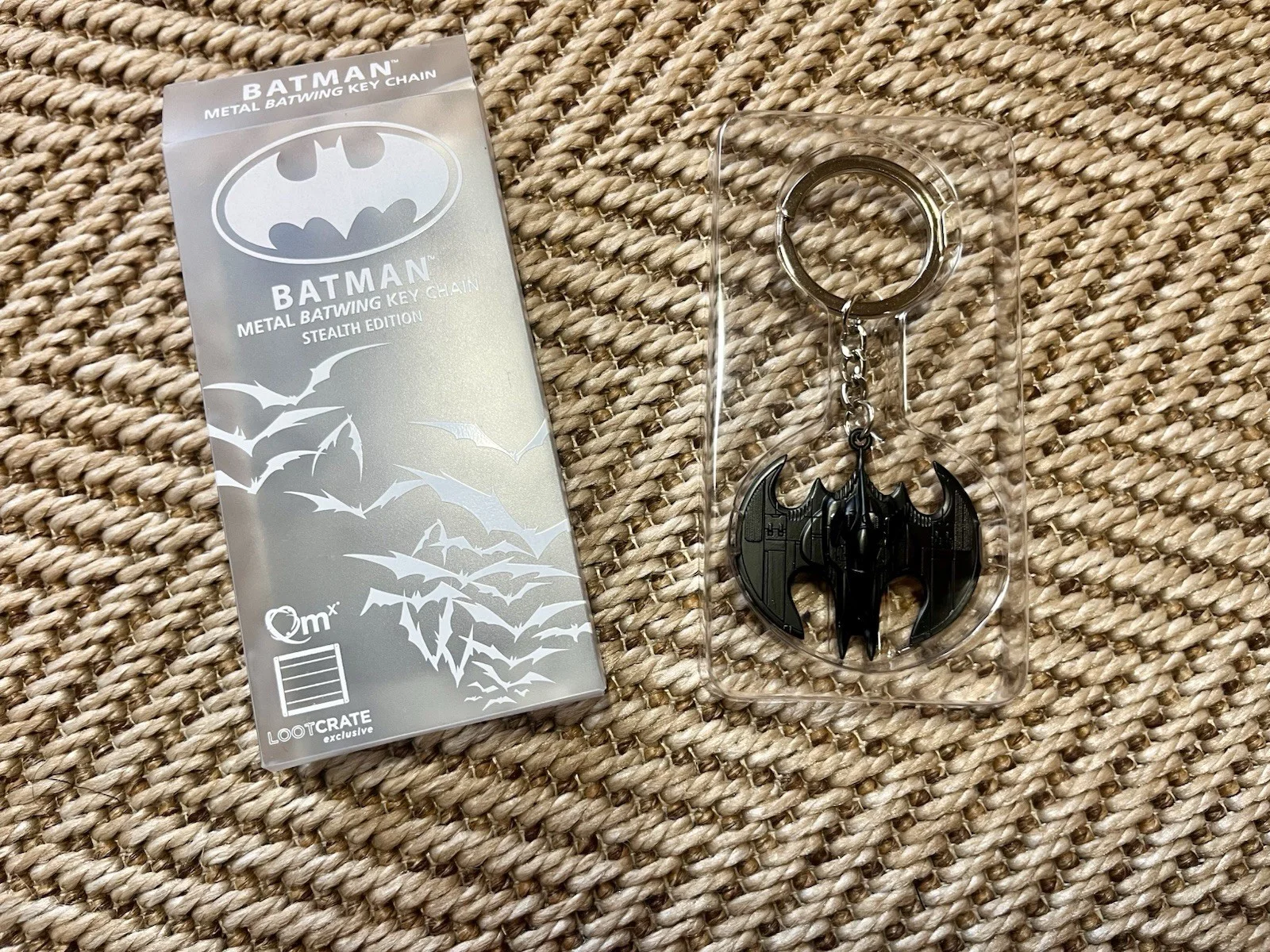 BATMAN METAL BATWING KEYCHAIN TIM BURTON MOVIE ANTON FURST LOOTCRATE EXCLUSIVE, изображение 2