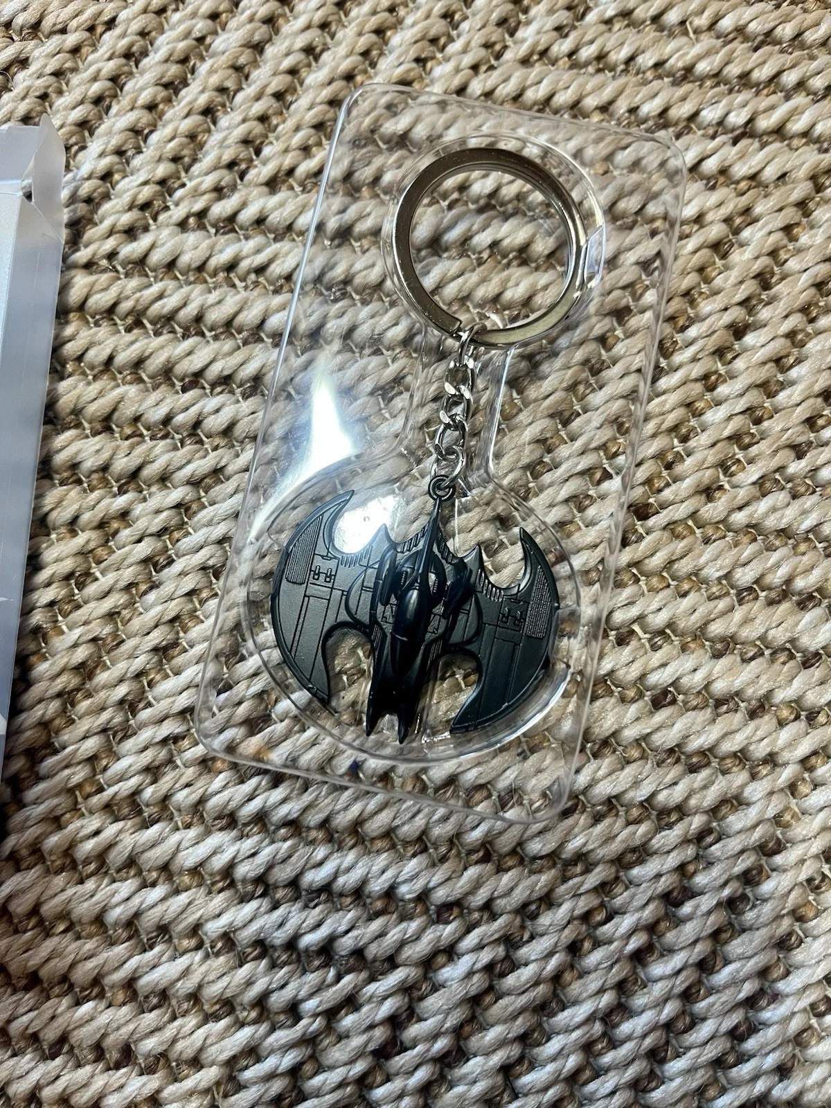BATMAN METAL BATWING KEYCHAIN TIM BURTON MOVIE ANTON FURST LOOTCRATE EXCLUSIVE, изображение 3
