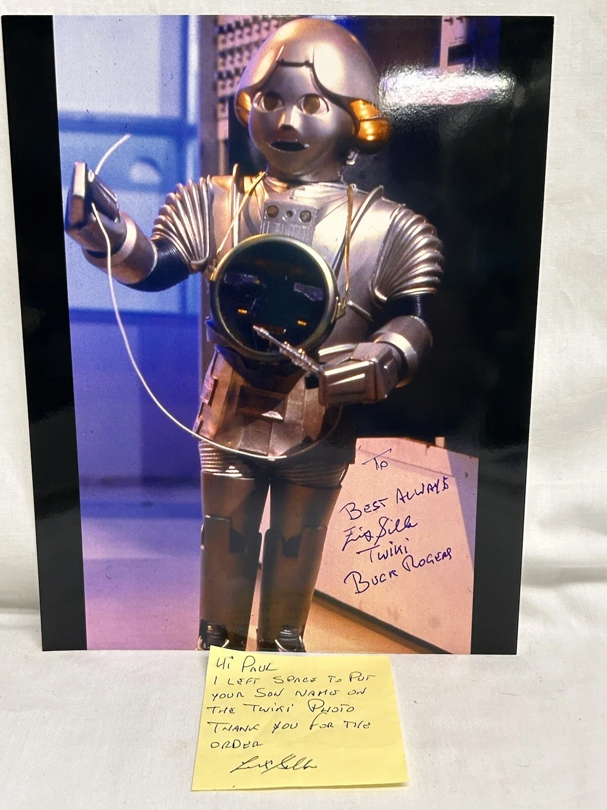 Felix Silla — Felix Silla Twiki in Buck Rogers 8x 10” Colored Picture & Post-It Note Signed