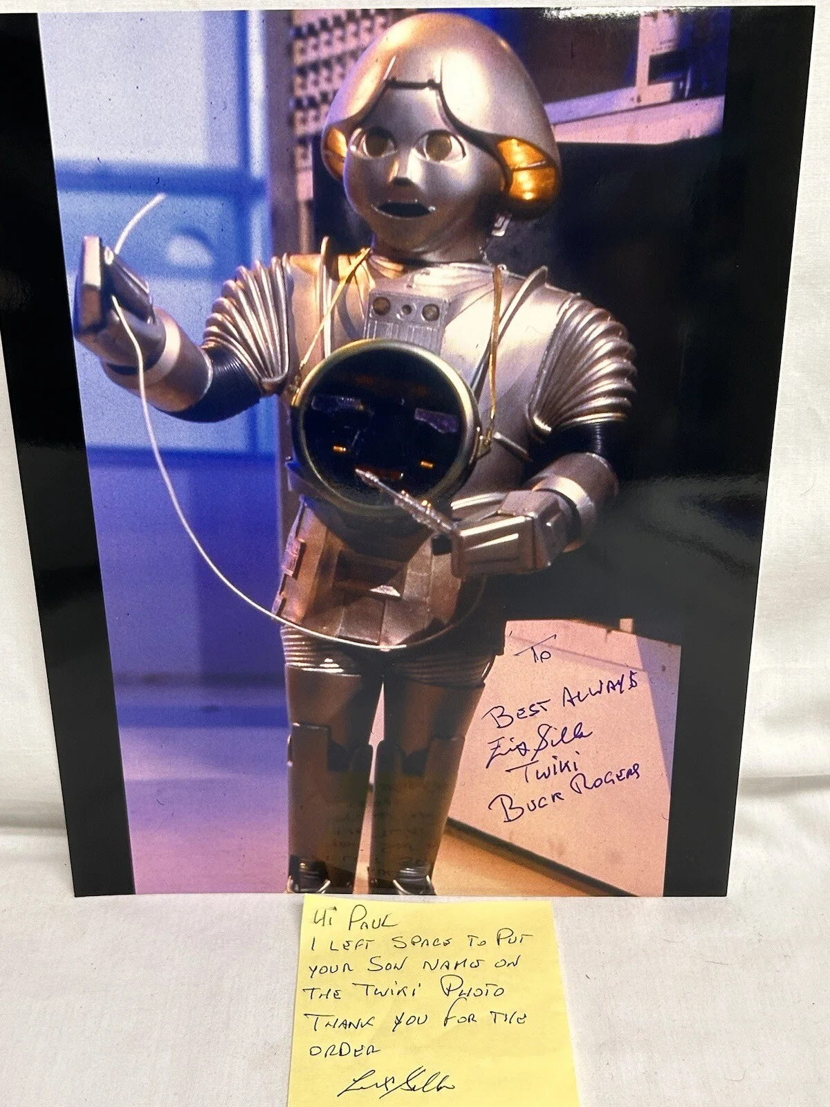 Felix Silla — Felix Silla Twiki in Buck Rogers 8x 10” Colored Picture & Post-It Note Signed, изображение 2