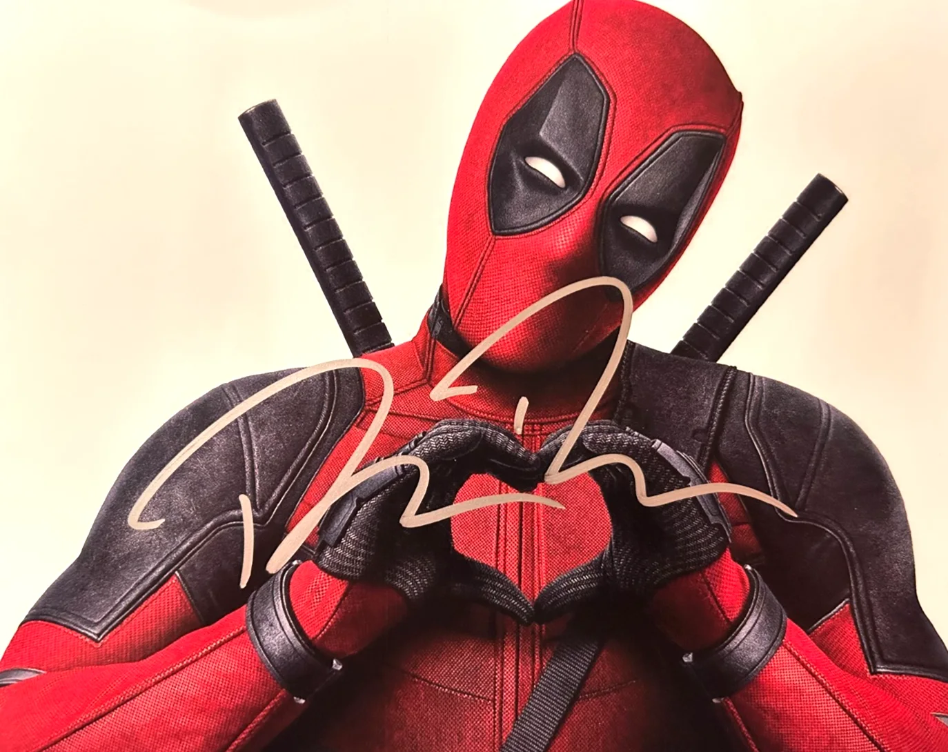 Ryan Reynolds — RYAN REYNOLDS Signed: DEADPOOL 8x10" Authentic Original Autograph GENUINE w/COA, image 3