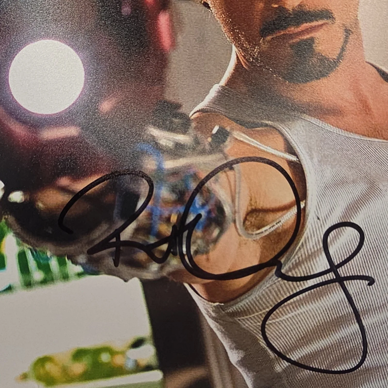 Robert Downey Jr — Robert Downey Jr. Signed Iron Man 11x14 Movie Photograph w/ PRO-Cert COA, image 2