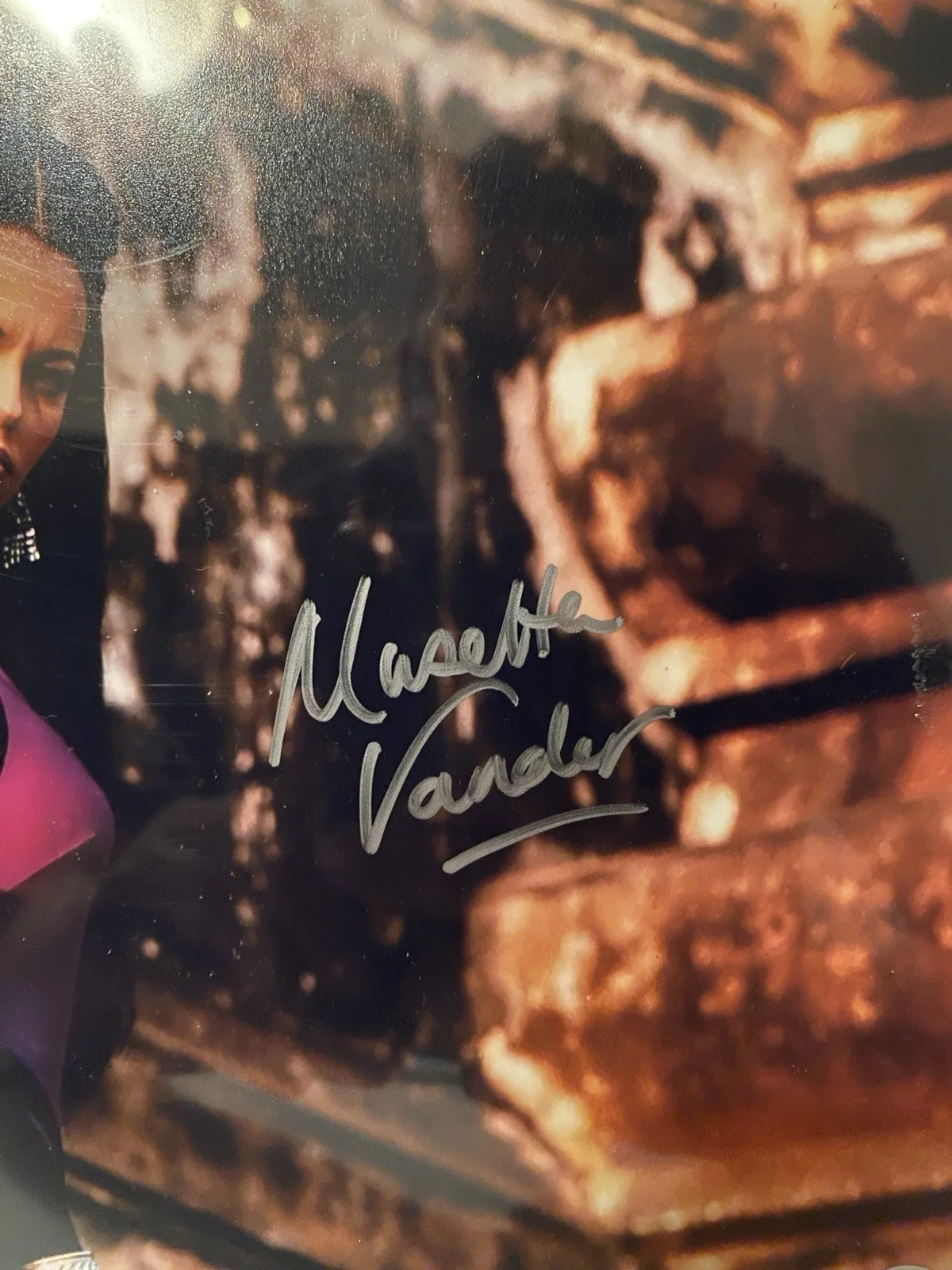 Musetta Vander — Musetta Vander Signed 8x10 Photo - Mortal Kombat Sindel - Beckett COA Autograph, image 2