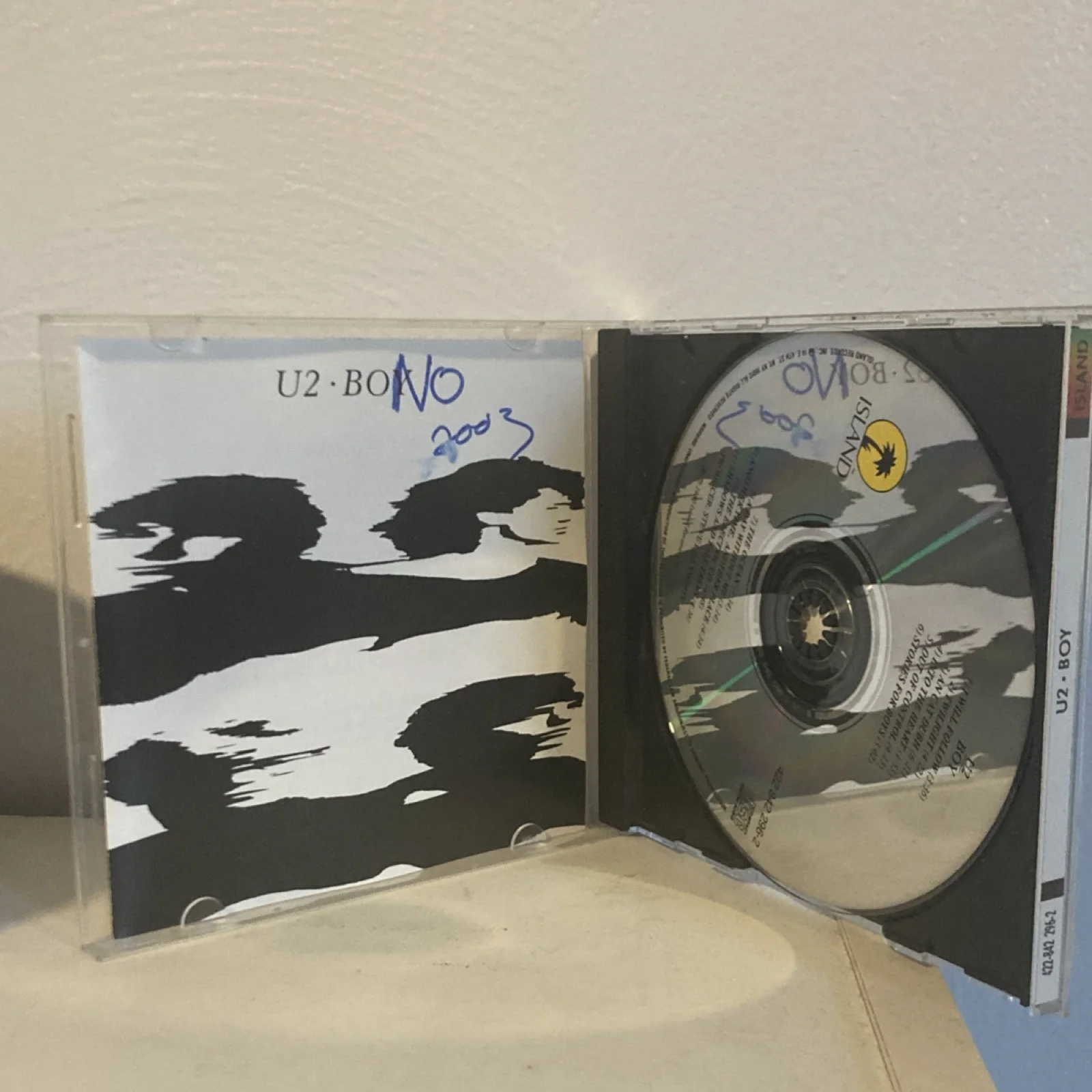 U2 Boy CD & Booklet Signed Booklet & Disc Island Records, image 2
