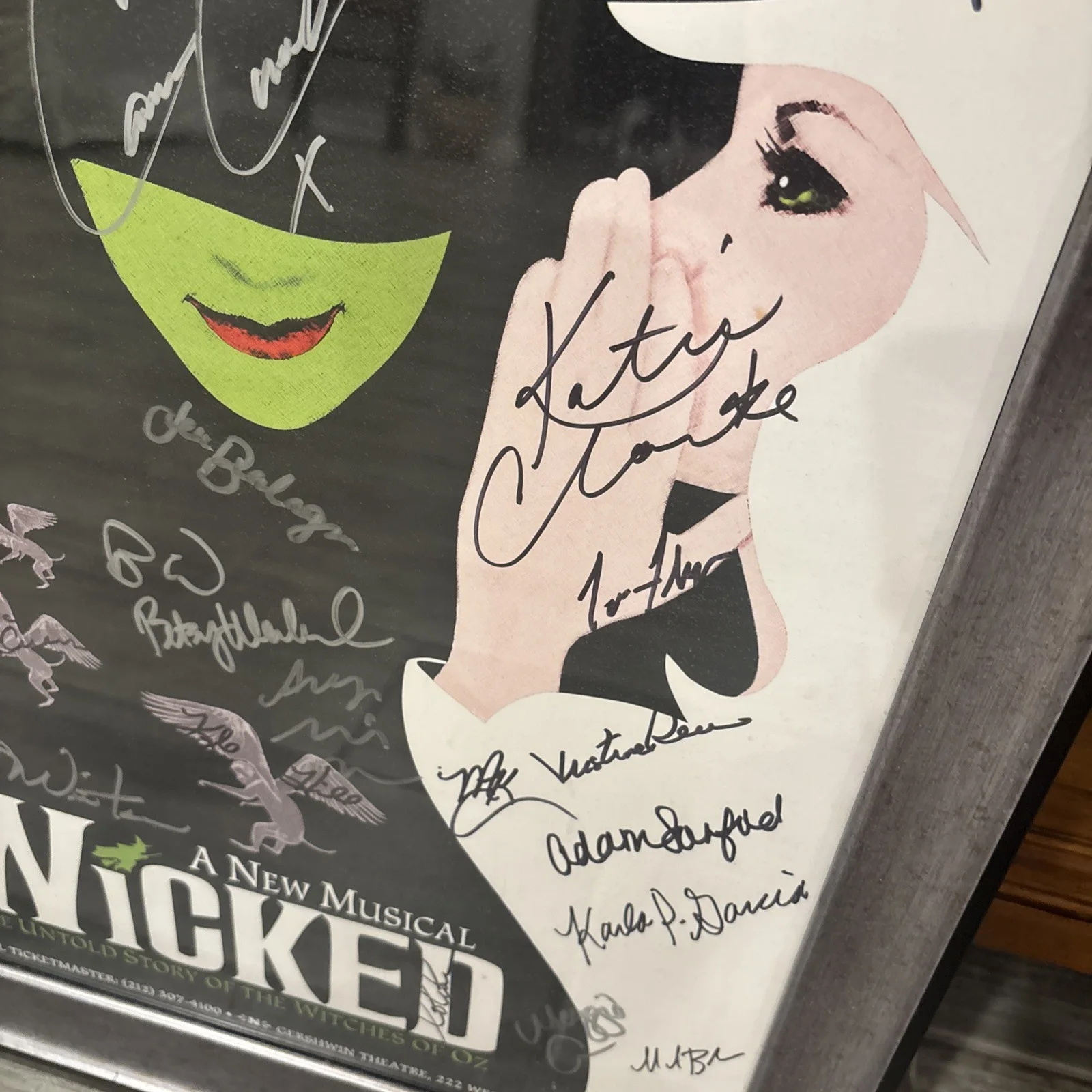 Cast — Framed Wicked Musical 2007 National Tour Autographed Poster 14 x 22 Katie Clarke, изображение 3