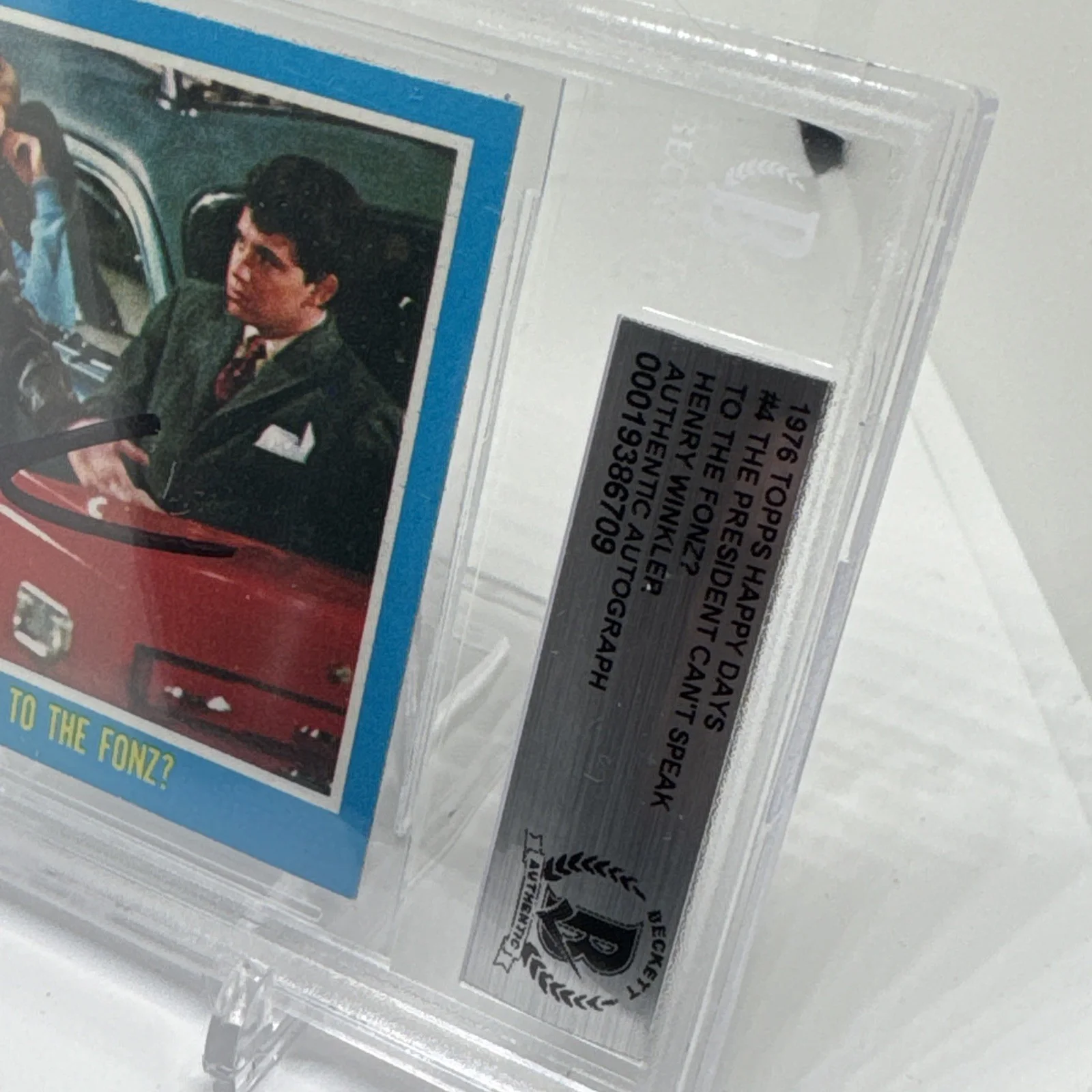 HENRY WINKLER — HENRY WINKLER SIGNED 1976 TOPPS HAPPY DAYS CARD BECKETT BAS Slab Auto #4 Fonzie, изображение 3