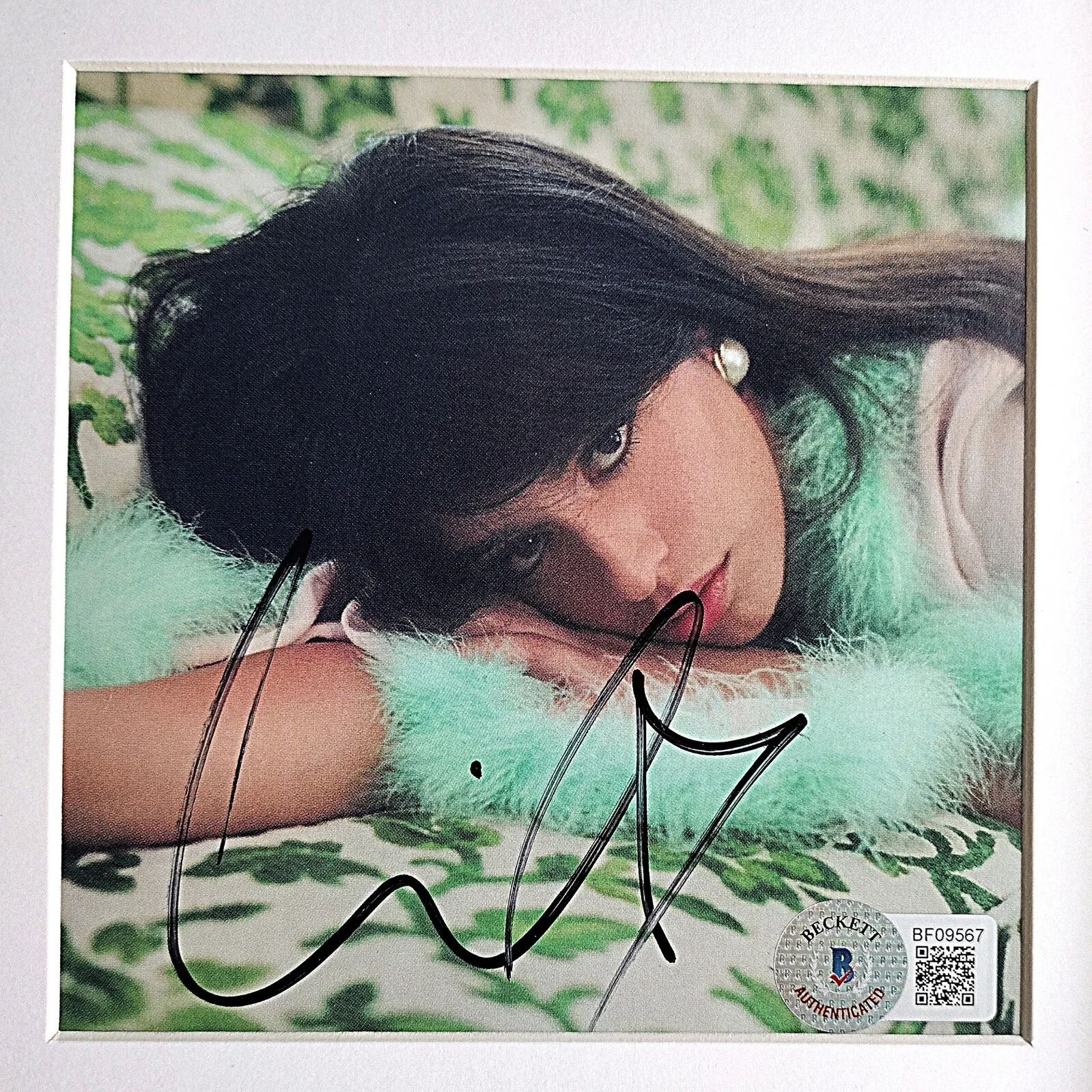 Camila Cabello — Camila Cabello Signed Familia CD Cover Framed Beckett BAS COA Pop RnB Album, изображение 2