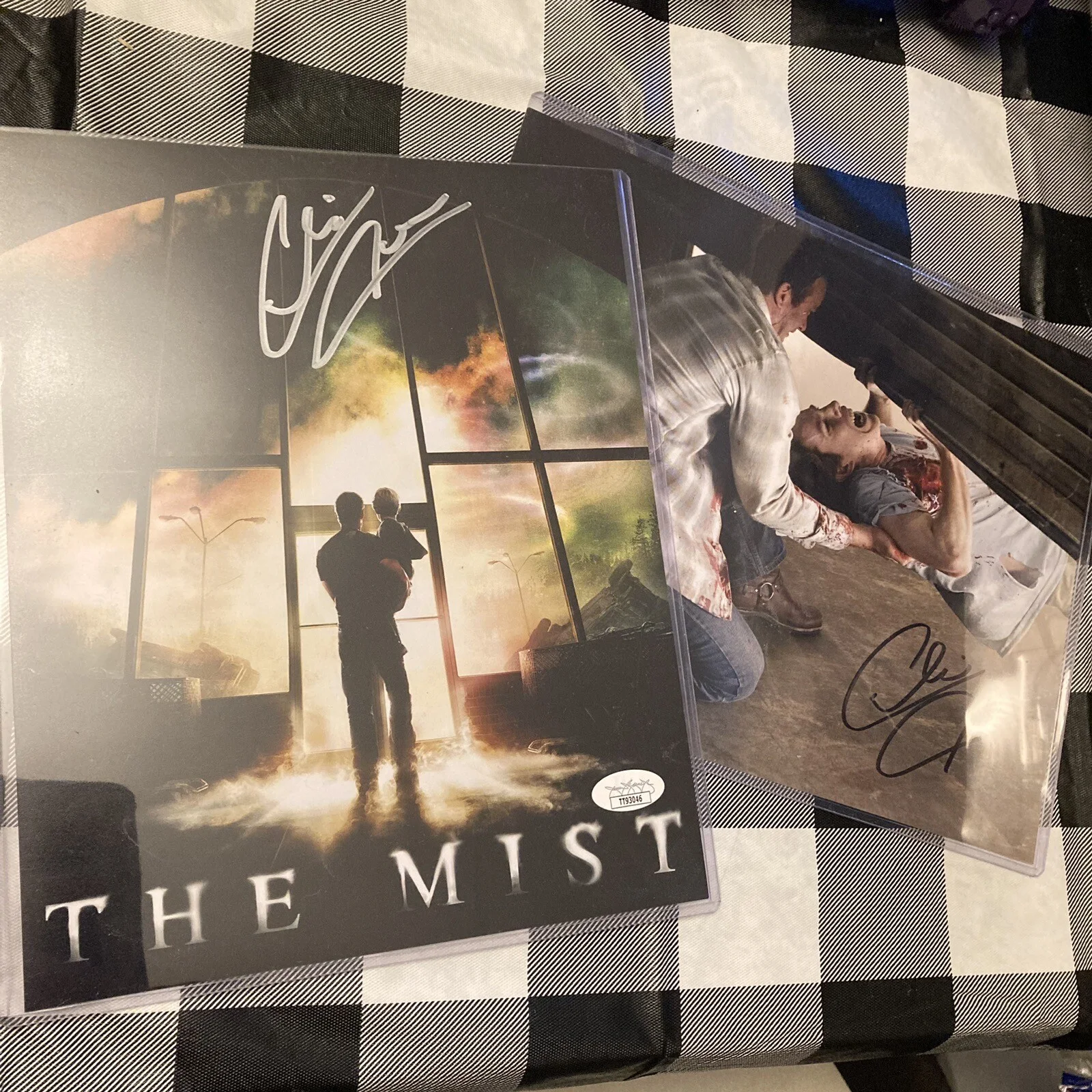Chris Owens — Stephen King The Mist Chris Owens Signed Photo Autograph Lot Horror Movies JSA