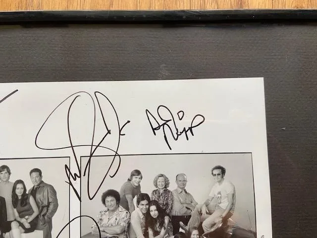 Ashton Kutcher, Mila Kunis, Topher Grace, Wilmer Valderrama, Laua — That 70's Show (9) Kutcher, Kunis, Grace, Prepon +5 Signed Framed Display JSA, image 3