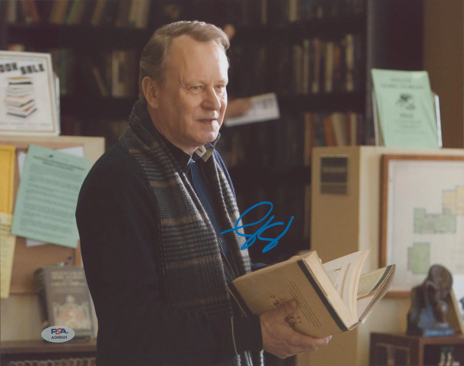 Stellan Skarsgard — Stellan Skarsgard Thor Authentic Signed 11x14 Horizontal Photo PSA/DNA #AQ49424