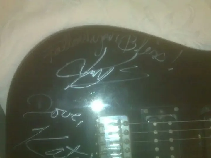 * THE B-52's * signed electric guitar * CINDY WILSON & KATE PIERSEN * 3, изображение 2