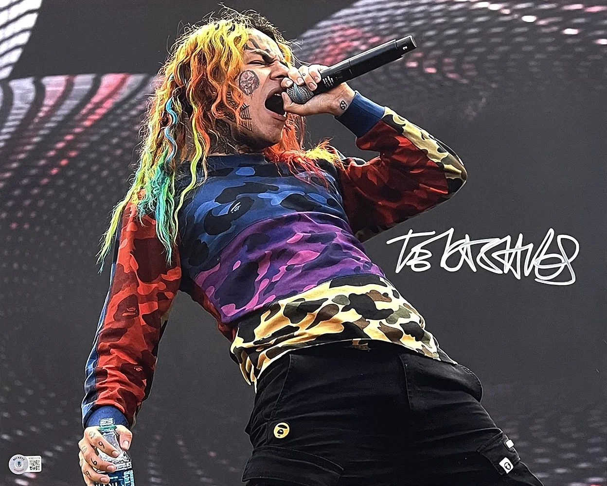 Tekashi 6ix9ine — Tekashi 6ix9ine Signed 16x20 Yell Photo BAS
