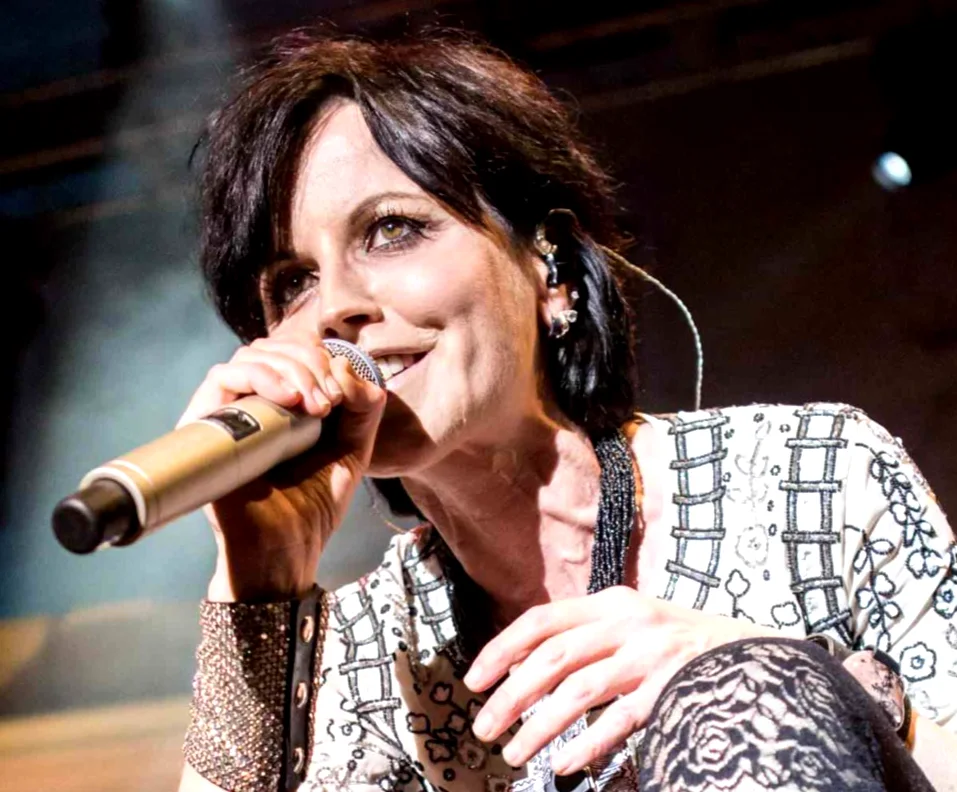Dolores O'Riordan signed 4x6 index card, image 2
