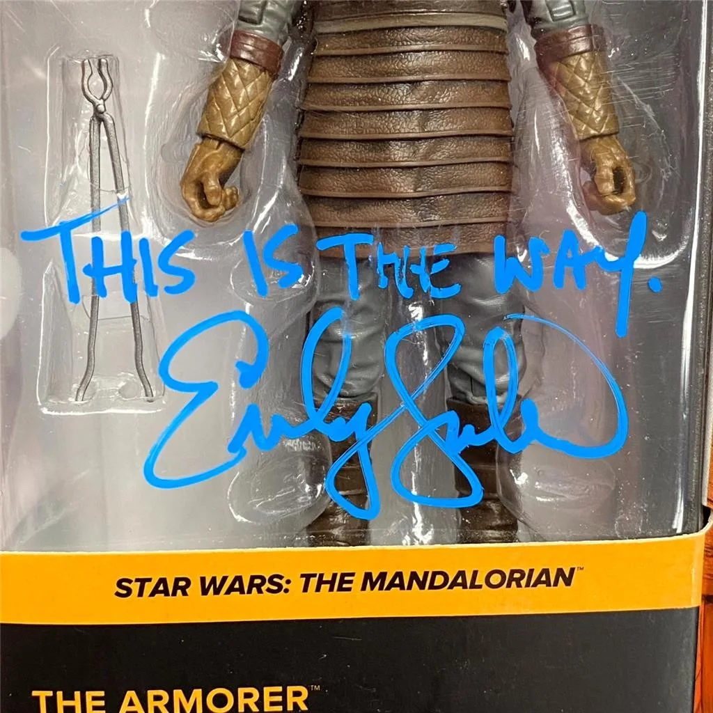 Emily Swallow signed "This is the Way" Armorer Black Figure autograph ~ JSA BAS, изображение 3