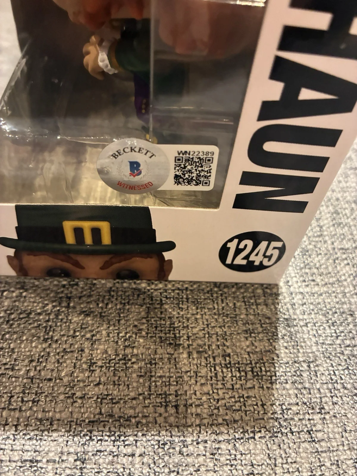WARWICK DAVIS — WARWICK DAVIS Leprechaun signed Funko Pop SPECIAL EDITION Beckett Coa, image 3