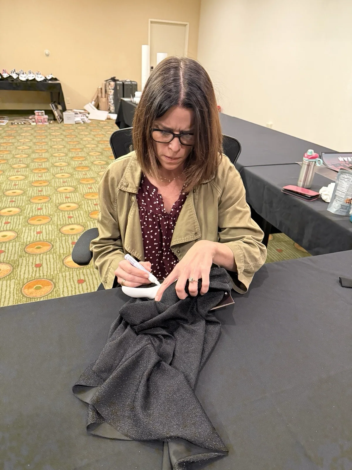 Neve Campbell — Neve Campbell Signed Fun World 25th Anniversary GhostFace mask Beckett Scream, image 4