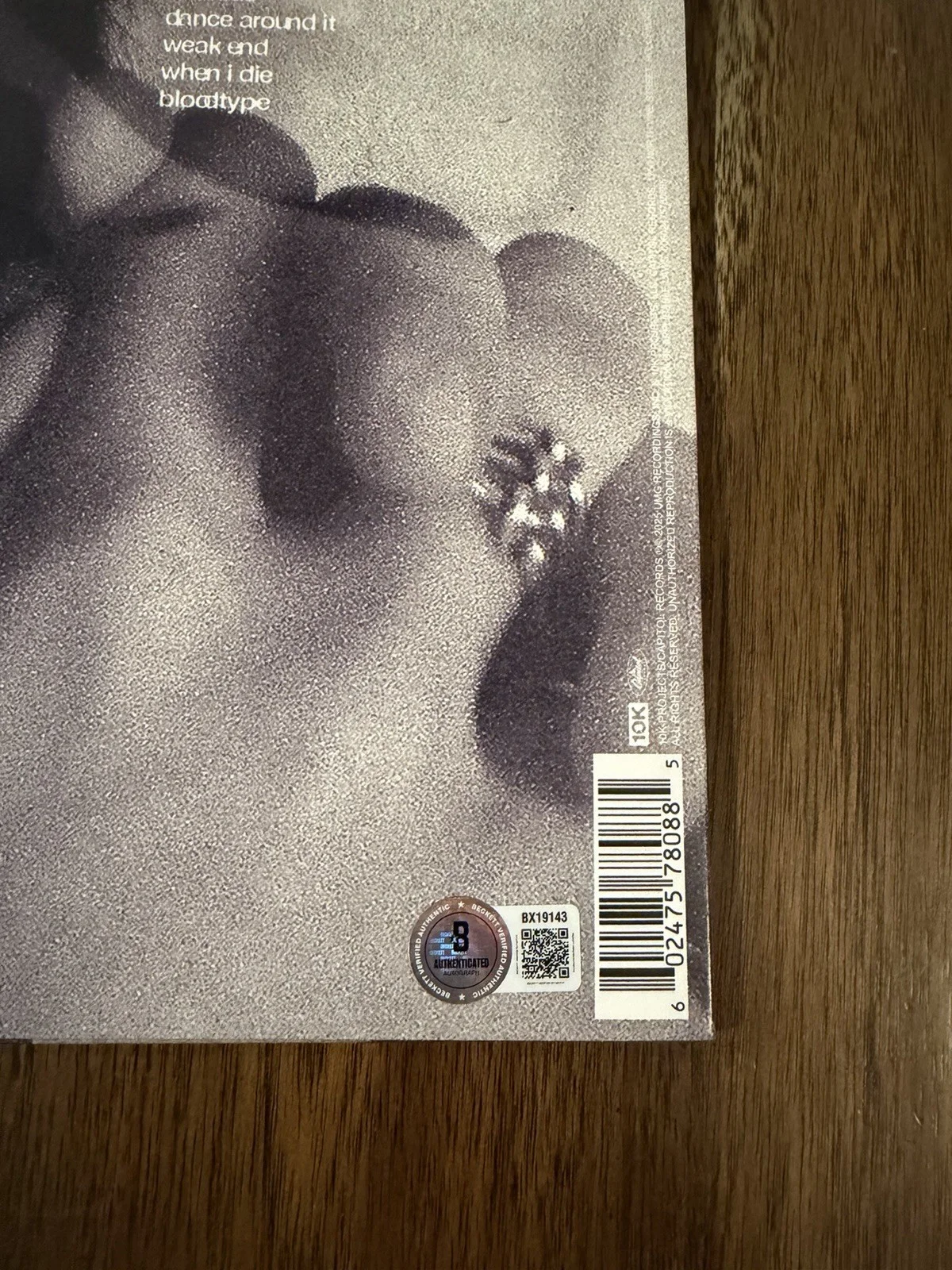 ‘Aidan Bissett’ Signed Vinyl Album ‘Shut Up And Love Me’ Beckett Certified, изображение 3