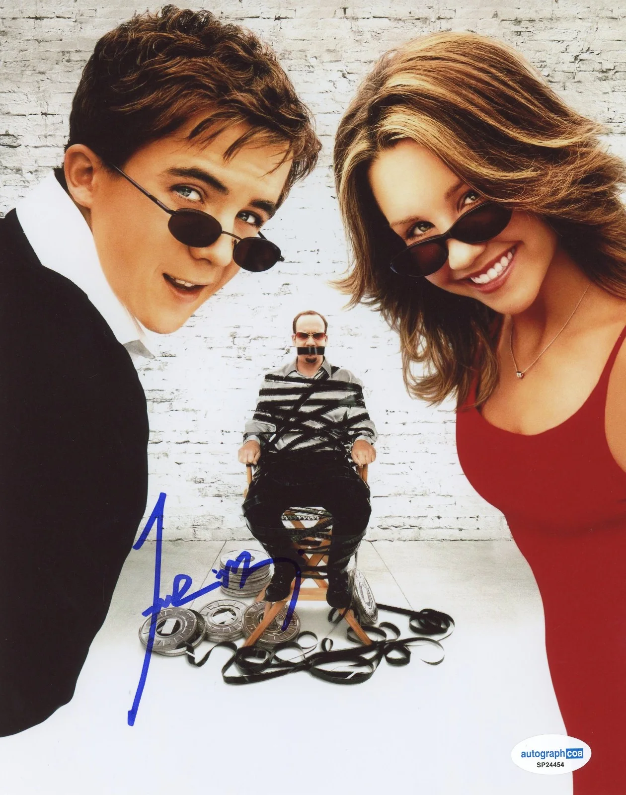 Frankie Muniz — Frankie Muniz Signed Autographed BIG FAT LIAR 8x10 Photo EXACT Proof ACOA D, изображение 2
