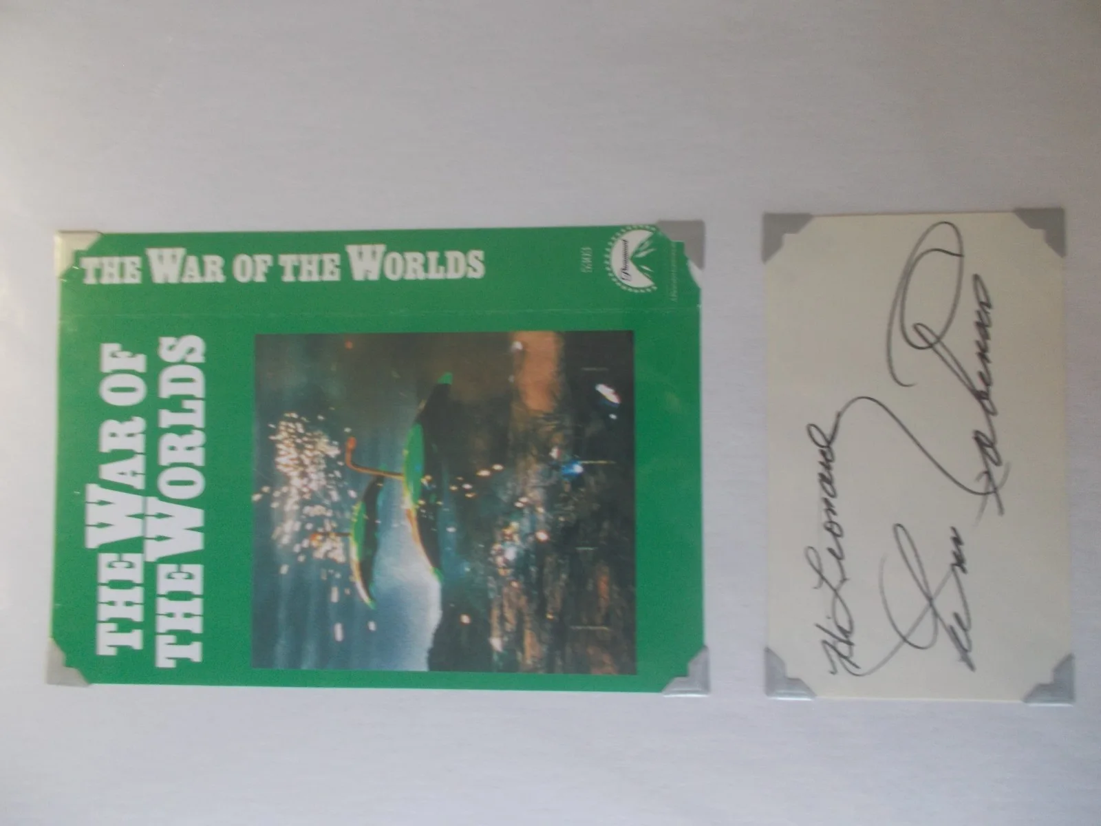 ANN ROBINSON — ANN ROBINSON SIGNED INDEX CARD MOUNTED WITH WAR OF THE WORLDS VHS BOX IMAGE VGT, image 2