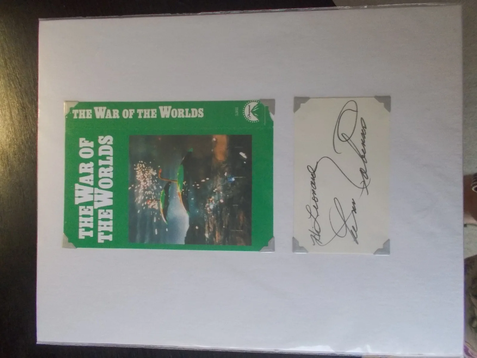 ANN ROBINSON — ANN ROBINSON SIGNED INDEX CARD MOUNTED WITH WAR OF THE WORLDS VHS BOX IMAGE VGT, image 3
