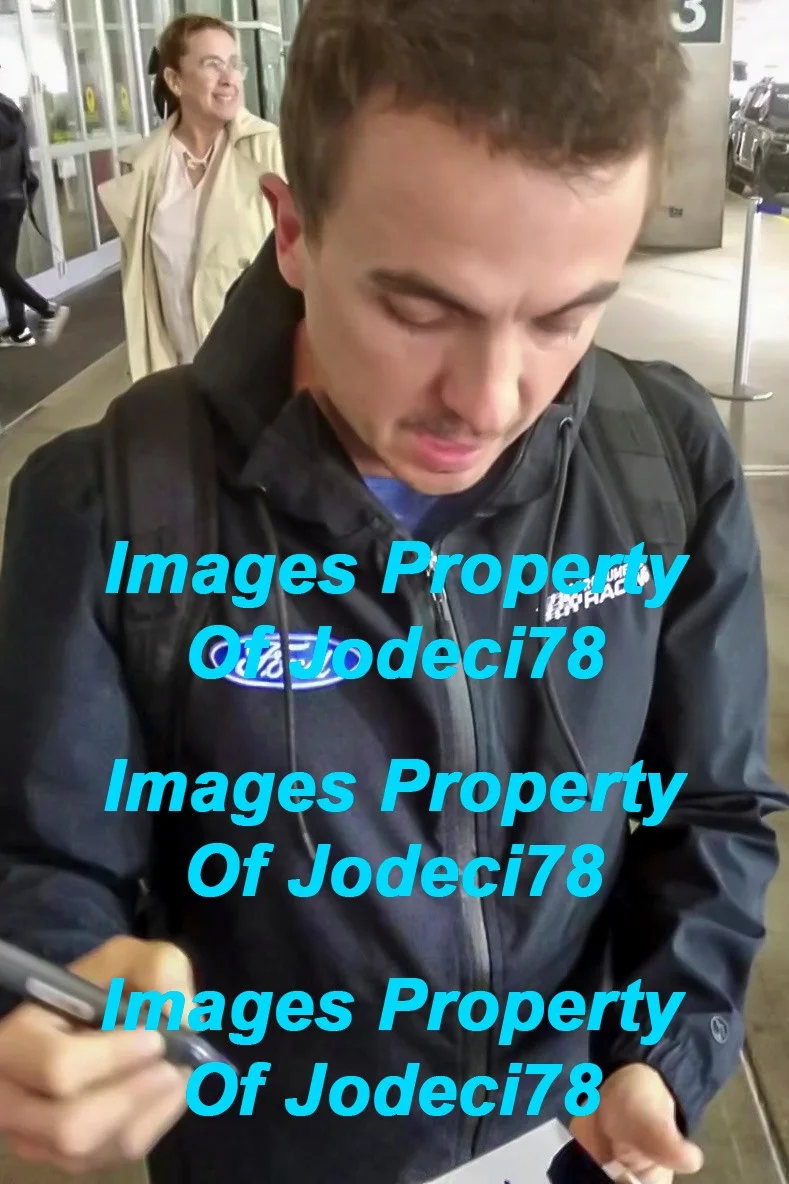 Frankie Muniz — Frankie Muniz Signed Autographed AGENT CODY BANKS 8x10 Photo PROOF ACOA C, image 3