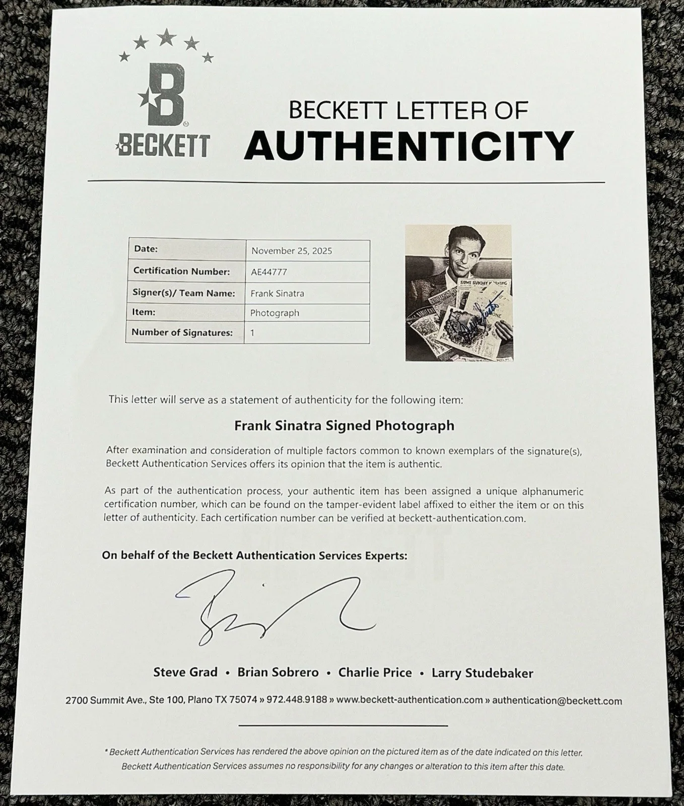 Frank Sinatra Signed Autograph Vintage 8x10 B&W Photo Beckett Encapsulated, изображение 2