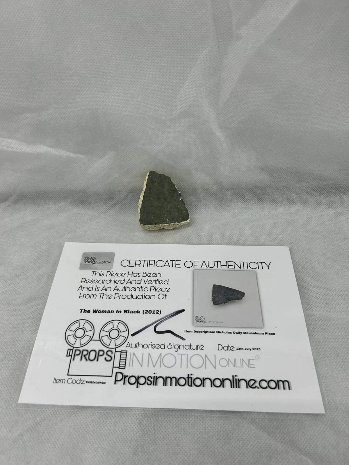 The Woman In Black Screen Used Movie Prop Film TV COA Horror Mausoleum Piece, изображение 2