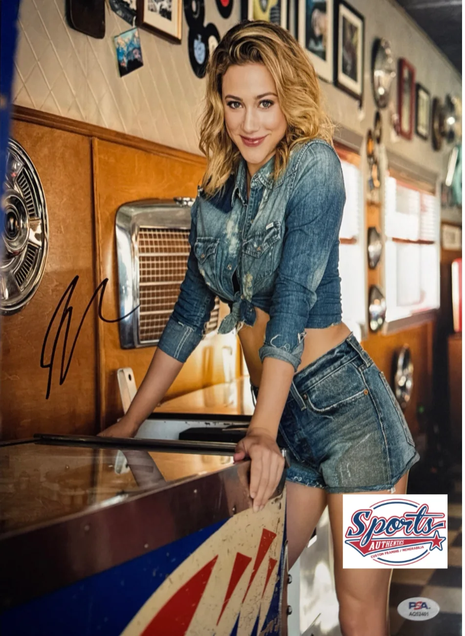 Lili Reinhart — Lili Reinhart Signed 11x14 Photo Riverdale PSA AQ52401