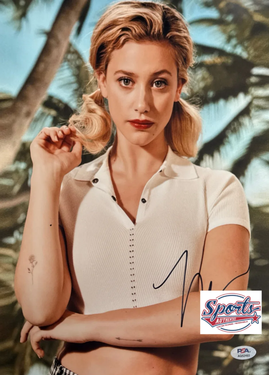 Lili Reinhart — Lili Reinhart Signed 11x14 Photo Riverdale PSA AQ52403
