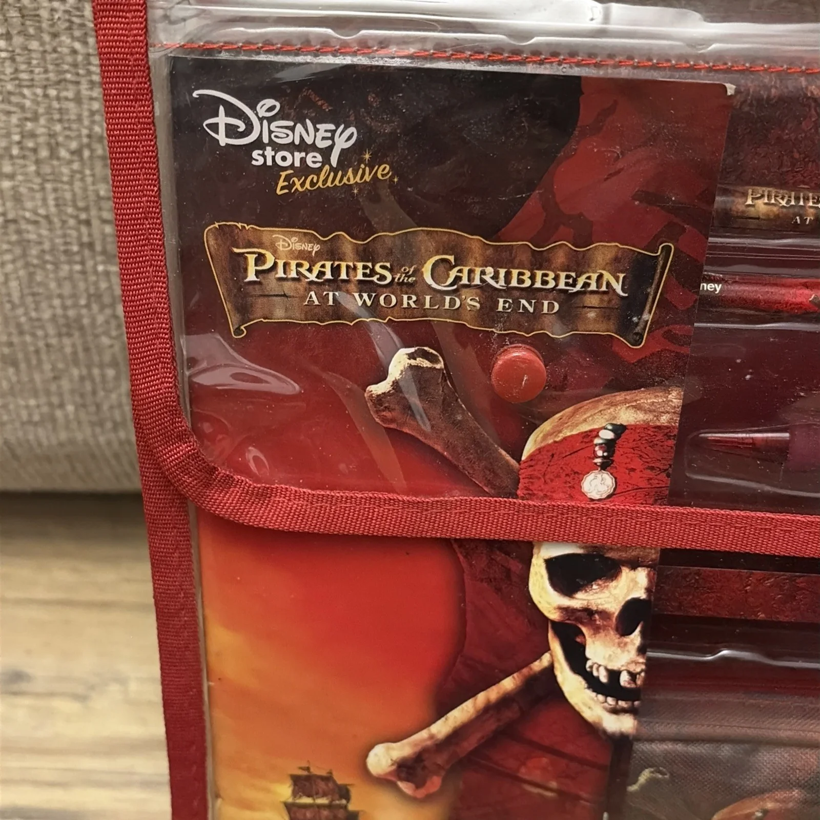 Disney Store Exclusive Pirates Of The Caribbean Worlds End Stationery Case Set, изображение 2