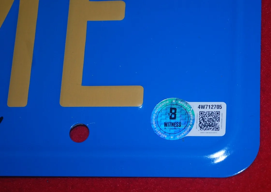 CHRISTIE BRINKLEY — CHRISTIE BRINKLEY SIGNED NATIONAL LAMPOON’S VACATION “LUV ME” LICENSE PLATE BAS, image 3