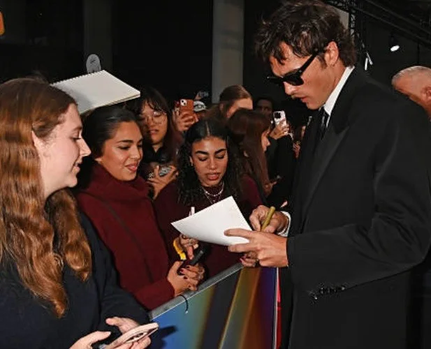 Jacob Elordi — Jacob Elordi Frankenstein Autograph Photo 12x8 COA, image 2
